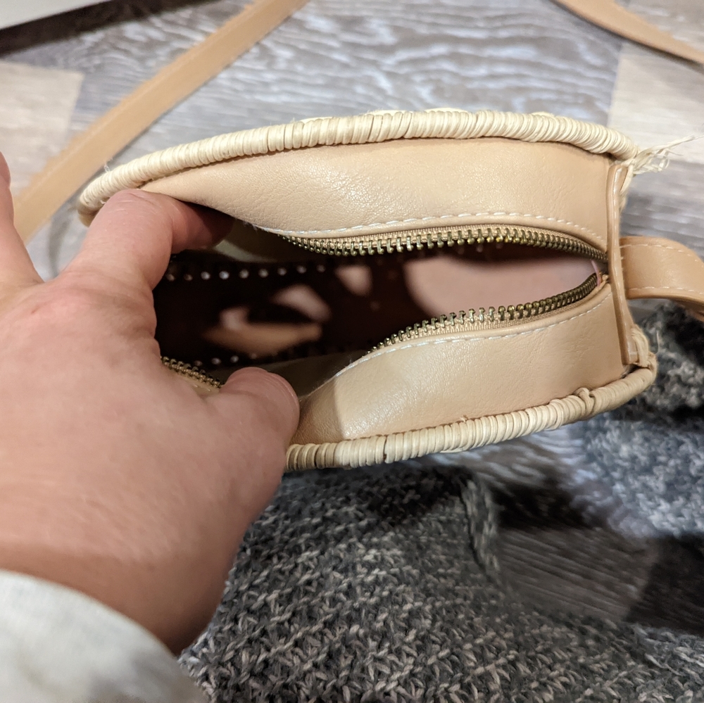 Round Straw Shoulder Bag (small) - Picture 4 of 7